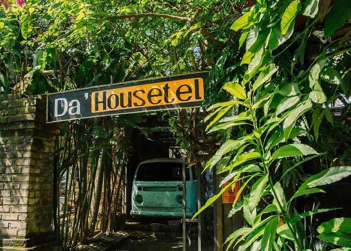 Da Housetel *